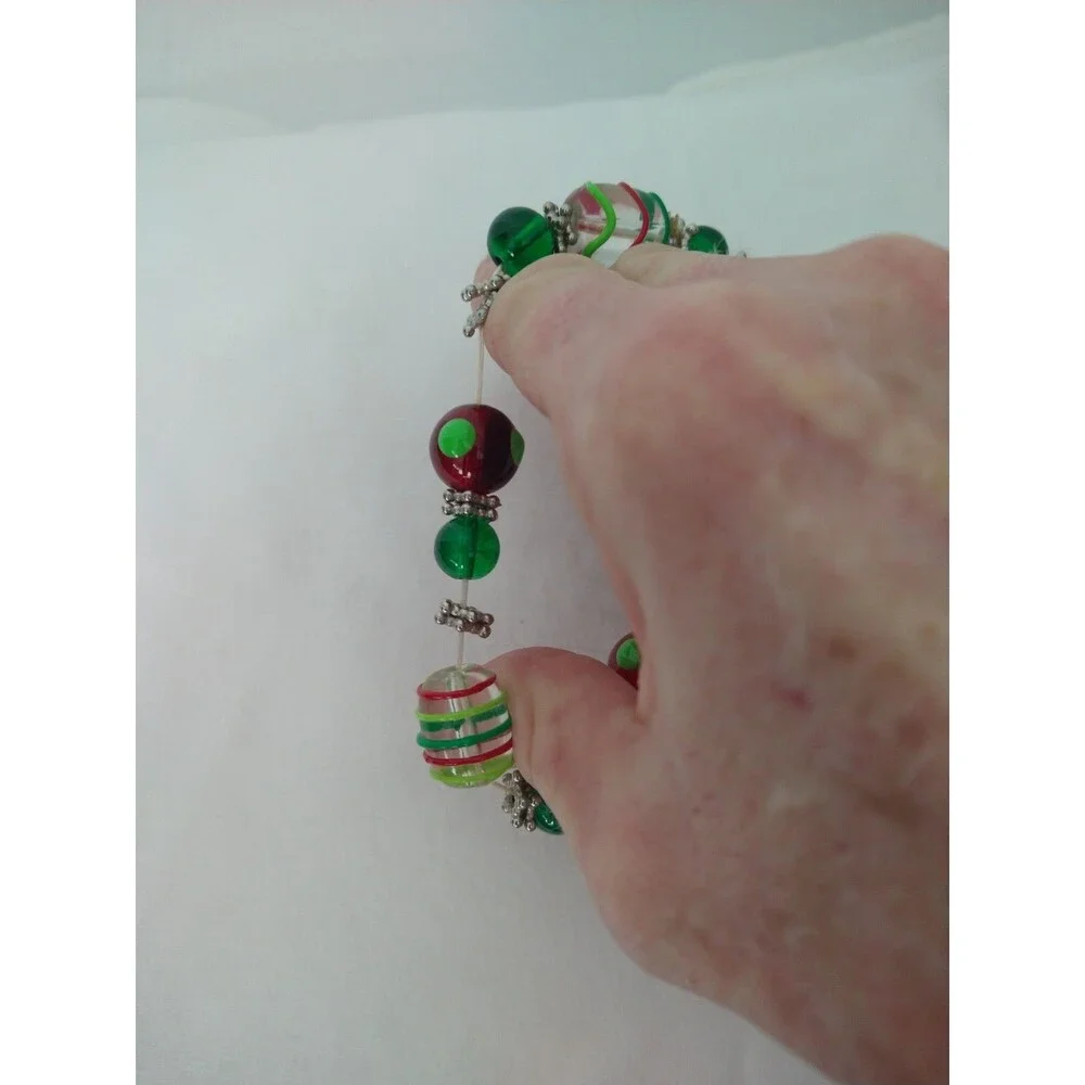 ART to Wear GLASS BEAD CHRISTMAS holiday jewelry STRETCH BRACELET Lampwork